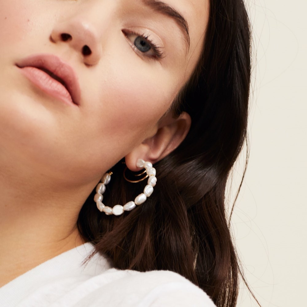 Mejuri Bold Pearl Hoop Earrings - Gold Vermeil