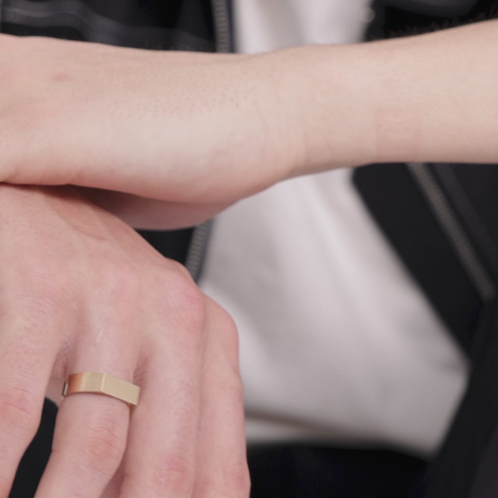 Mejuri Slim Rectangular Signet Ring - Brushed Gold