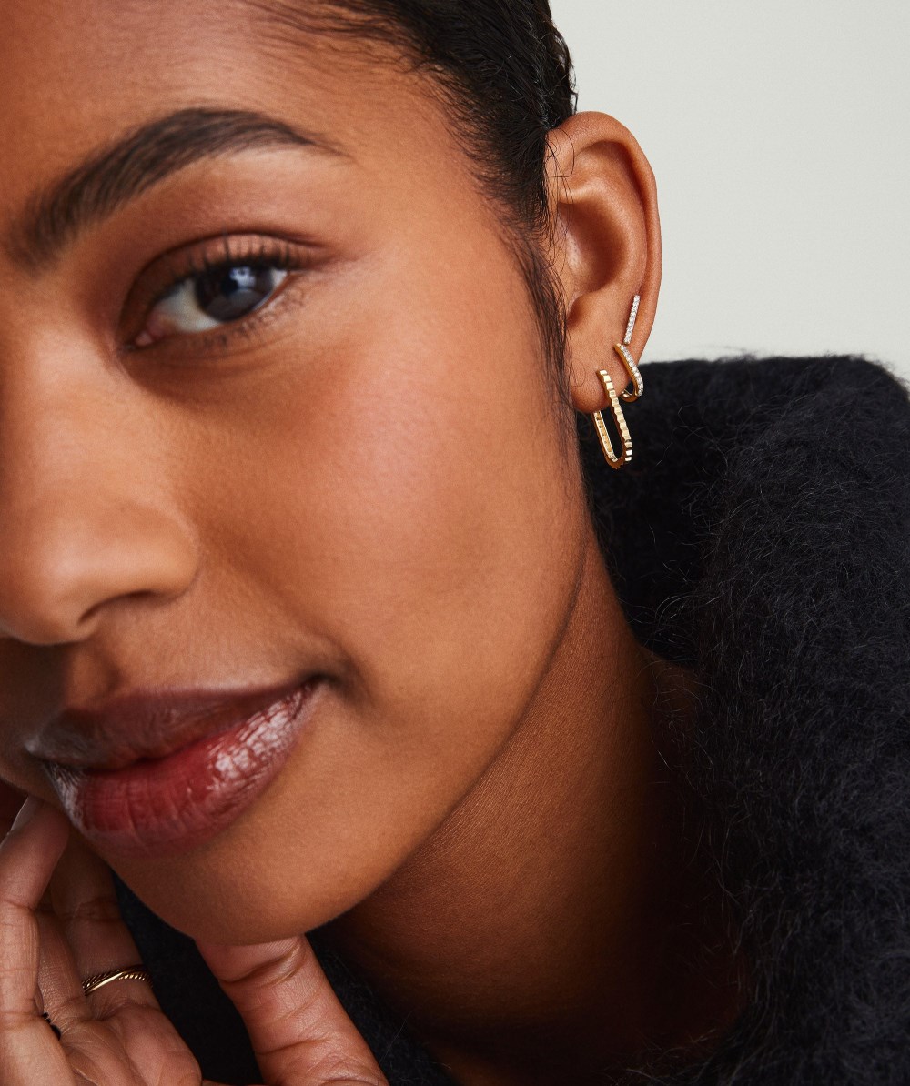Mejuri Pleated Medium U Hoops - 14k Yellow Gold
